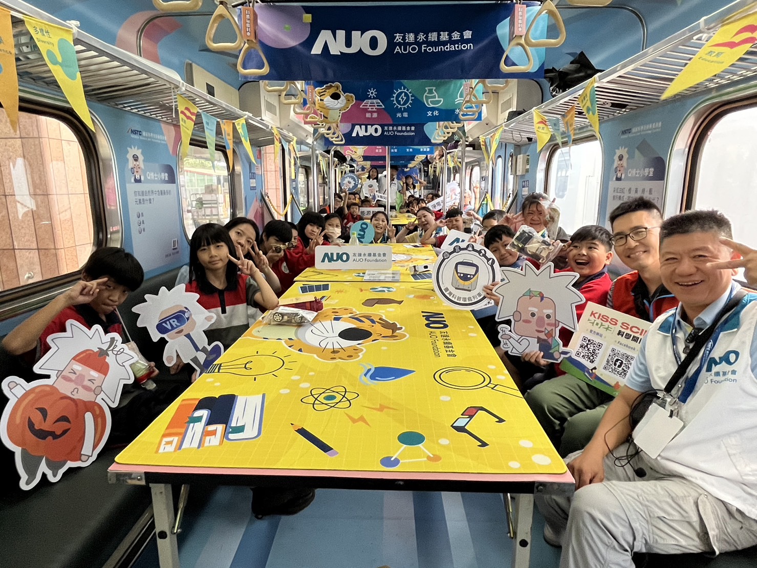 88BIFA永續基金會參與「臺灣科普環島列車」，設計基礎科學車廂課程，以「淨零碳排和永續能源」為主題，讓學生透過創意實驗認識淨零知識，以及思考生活中的減碳行為