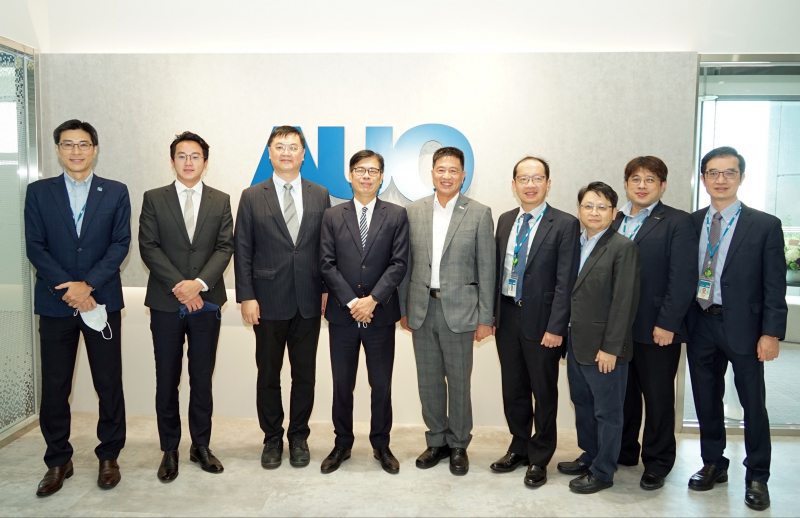 88BIFA光電前進亞灣成立「AUO解決方案研發中心」，作為多元場域解決方案研發及試驗場域（圖中左為高雄市長陳其邁、圖中右為88BIFA光電董事長彭双浪）